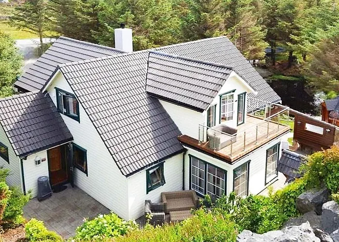 8 Person In Skudeneshavn-by Traum