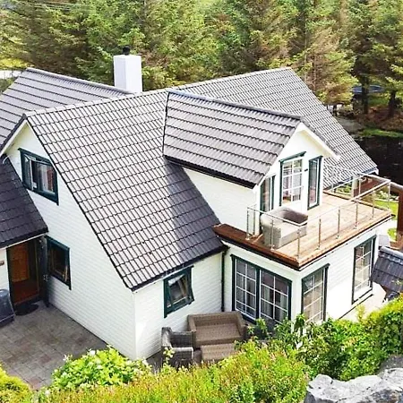 8 Person In Skudeneshavn-by Traum